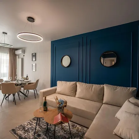 Royal Blue In Odyssey Spa&pool * Mamaia