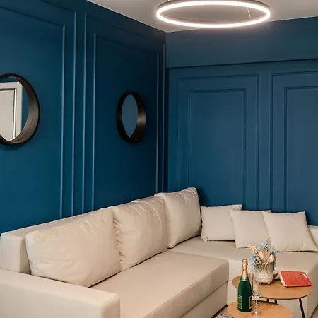 Royal Blue In Odyssey Spa&pool Mamaia