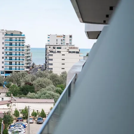 Royal Blue In Odyssey Spa&pool * Mamaia