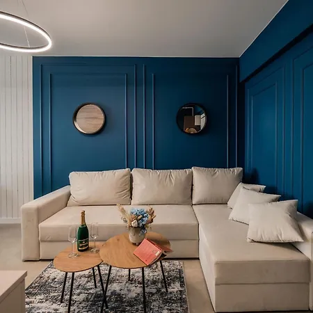 Royal Blue In Odyssey Spa&pool Daire Mamaia
